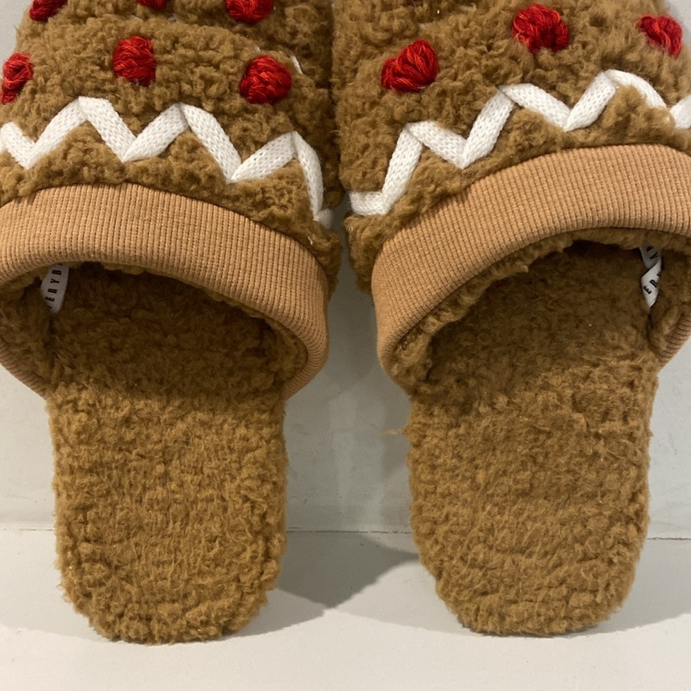 Pottery Barn Gingerbread Plush Slippers Cozy Holiday House Shoes Medium - Picture 4 of 12